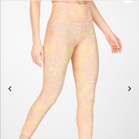 🥳2/$100🥳 3 pice set: leggings, reversible bra & crop tee - Picture 3 of 16